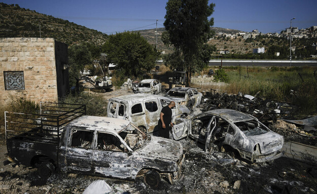 מתנחלים הציתו בתים ורכבים פלסטיניים (צילום: AP)