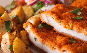 שניצל פריך חתוך  (צילום: AS Foodstudio, ShutterStock)