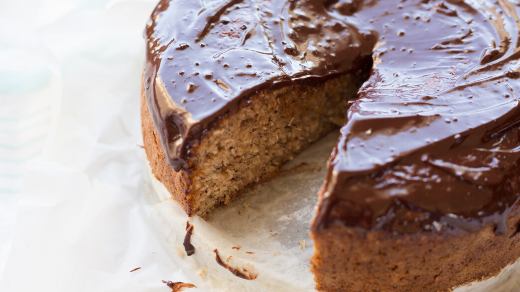 עוגת בננות וקוקוס מצופה שוקולד