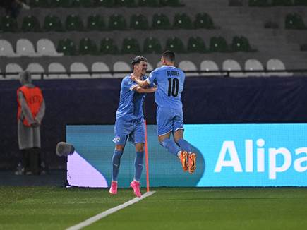 ונגעה בשמיים (צילום: אסי קיפר, ההתאחדות לכדורגל)