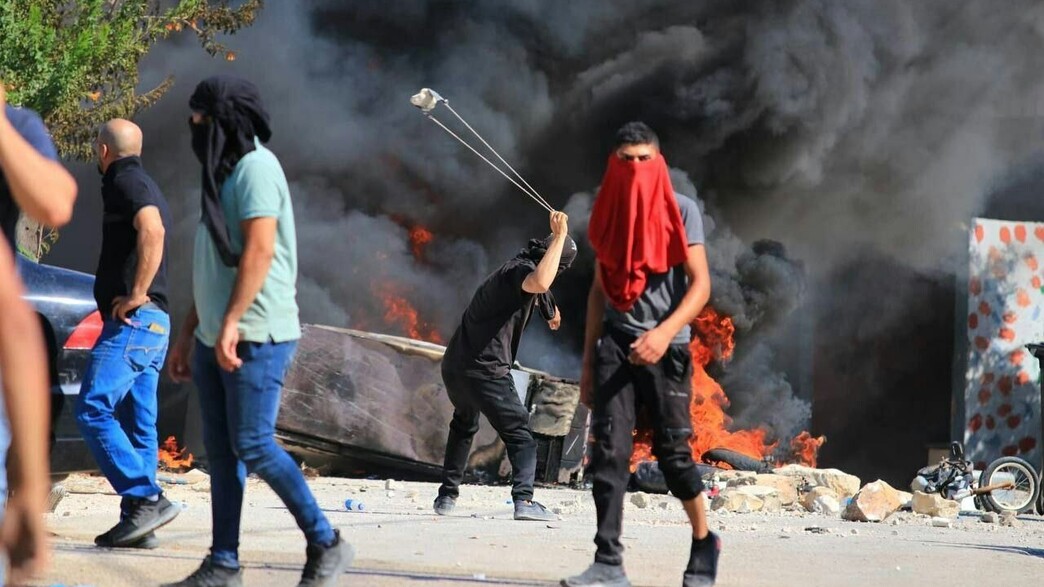 עימותים בין פלסטינים וכוחות צה"ל בכפר אום צפא עימותים בין פלסטינים וכוחות צה"ל בכפר אום צפא
