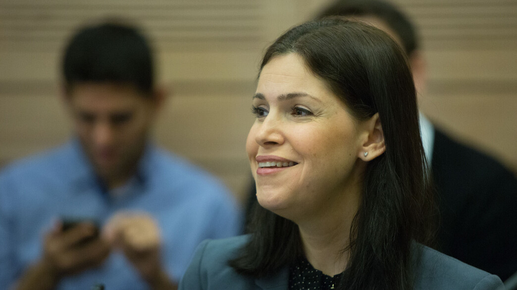 קארין אלהרר