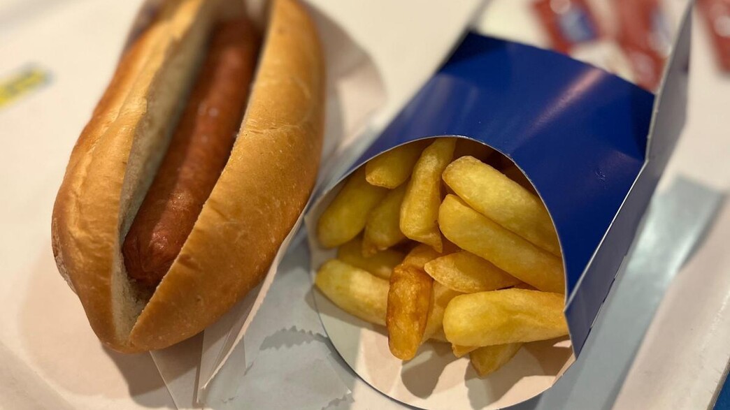 נקניקייה טבעונית באיקאה