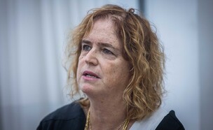 ליאת בן ארי בבית המשפט (צילום: יונתן סינדל, פלאש 90)