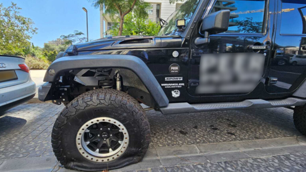 חשד שחתכו את צמיגי רכבו מאחר וסירב למכור דירה