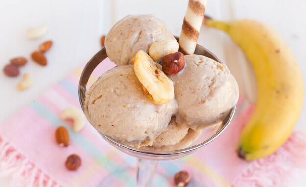 גלידת בננות (צילום: Olga Dekush, ShutterStock)
