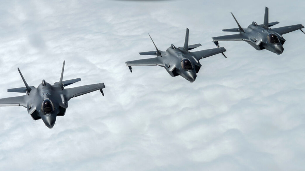 מטוסי הקרב באוויר (צילום: CORNELIUS POPPE/NTB/AFP)