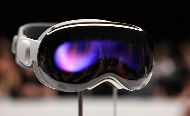 The Apple Vision Pro  (צילום: Justin Sullivan, getty images)
