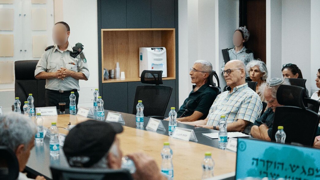 פדויי שבי מיחידה 8200 במפגש עם מפקד היחידה