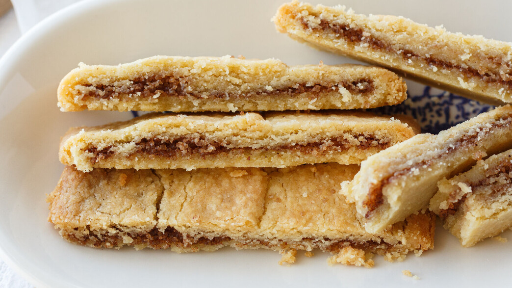 אצבעות בצק פריך במילוי קינמון 