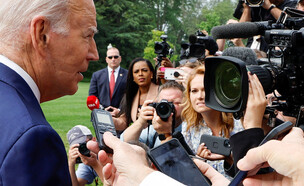 הנשיא ביידן עם סימני מכונת CPAP על הפנים (צילום: רויטרס)