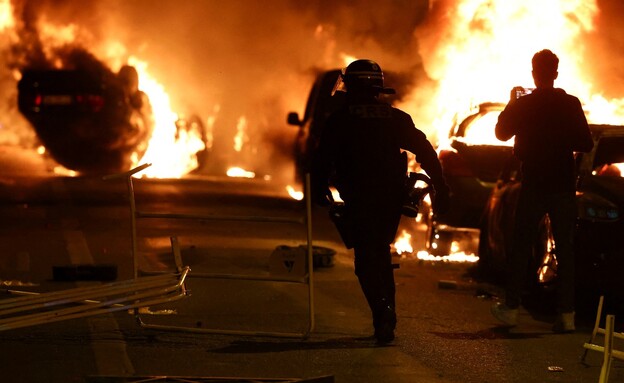 מהומות אלימות בפריז (צילום: רויטרס)