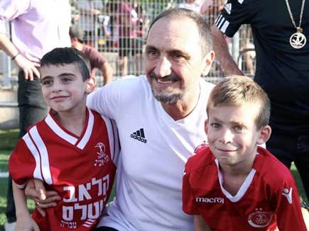 הפרצוף החדש על הקווים. ולקאניס (אלן שיבר)