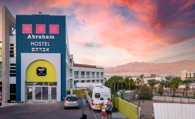 אברהם הוסטל-מגזין - 42 אברהם הוסטל-מגזין - 42