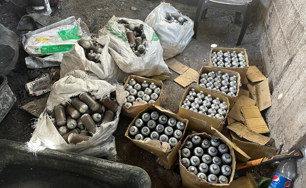 מעבדת נפץ עם מאות מטענים אותרה בג'נין (צילום: דובר צה"ל)