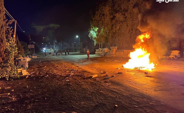 Nablus bölgesindeki Kfar Beta'da lastikler yakıldı