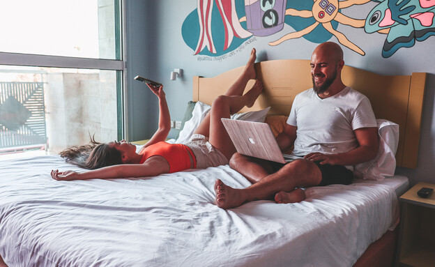 אברהם הוסטל-מגזין - 18 אברהם הוסטל-מגזין - 18