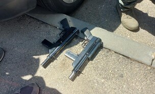 נשק שאותר בגן ציבורי  (צילום: דוברות המשטרה)