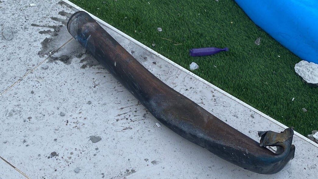 הבית שנפגע מרסיסי רקטה בשדרות