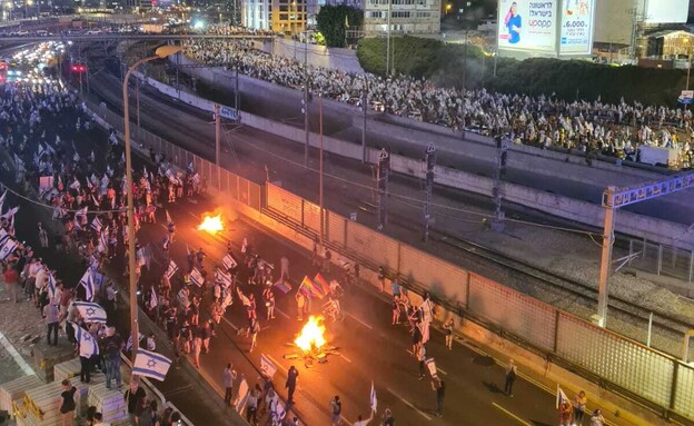 עקב הדחתו של עמי אשד- הפגנות בתל אביב