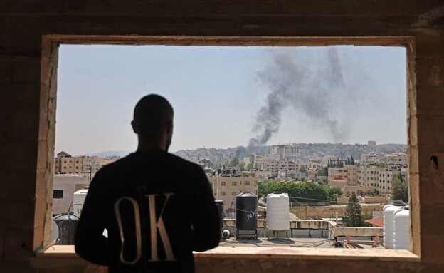 האש בג'נין (צילום: ג'עפר אשתייה (Jaafar Ashtiyeh), AFP)
