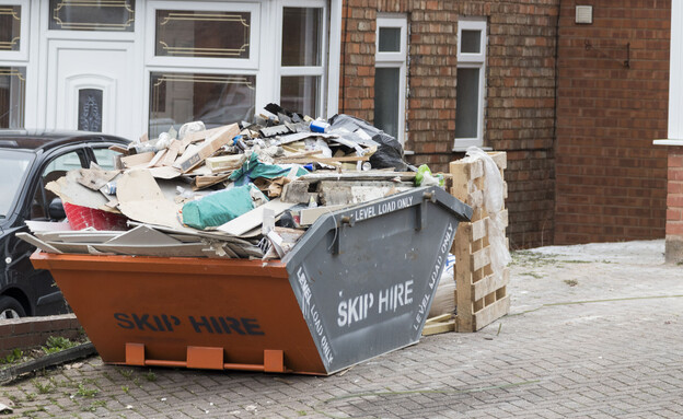 מכולת אשפה בריטית, סקיפ SKIP (צילום: Peter Horrox, SHUTTERSTOCK)