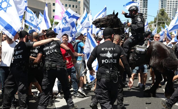 מפגינים חוסמים את צומת עזריאלי, יום השיבוש, מחפגינ (צילום: גדעון מרקוביץ'/TPS)