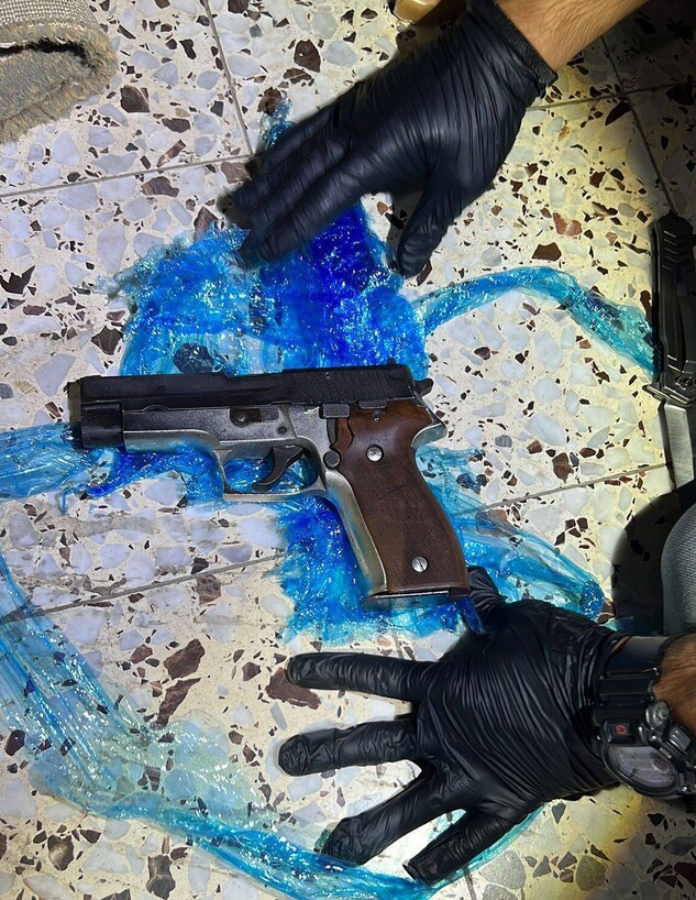 אקדח שנתפס בפעילות משטרתית (צילום: באדיבות משטרת ישראל)