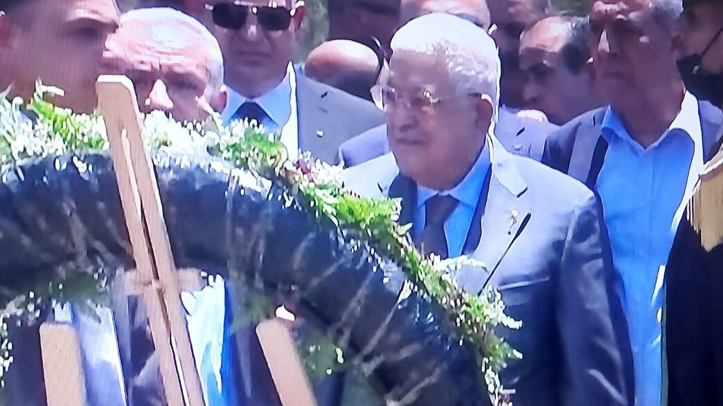 אבו מאזן בג'נין, הנחת זר על קברי המחבלים שנהרגו אבו מאזן בג'נין, הנחת זר על קברי המחבלים שנהרגו