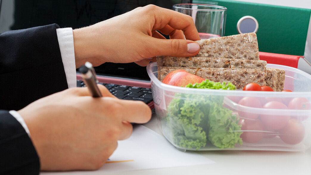 ארוחת צהריים במשרד ארוחת צהריים במשרד