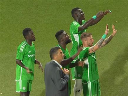 שחקני חיפה ביקשו מהקהל להפסיק