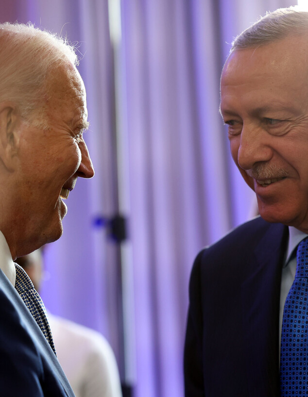 ביידן במפגש עם ארדואן בפסגת נאט"ו בוילנה (צילום: Murat Kula/Anadolu Agency via Getty Images)