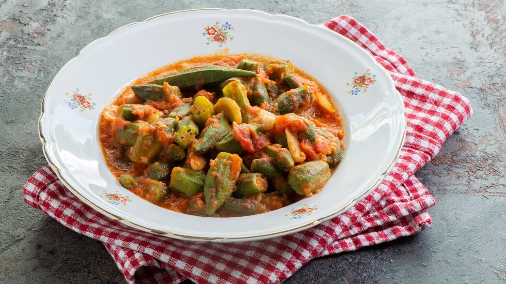 במיה ברוטב עגבניות