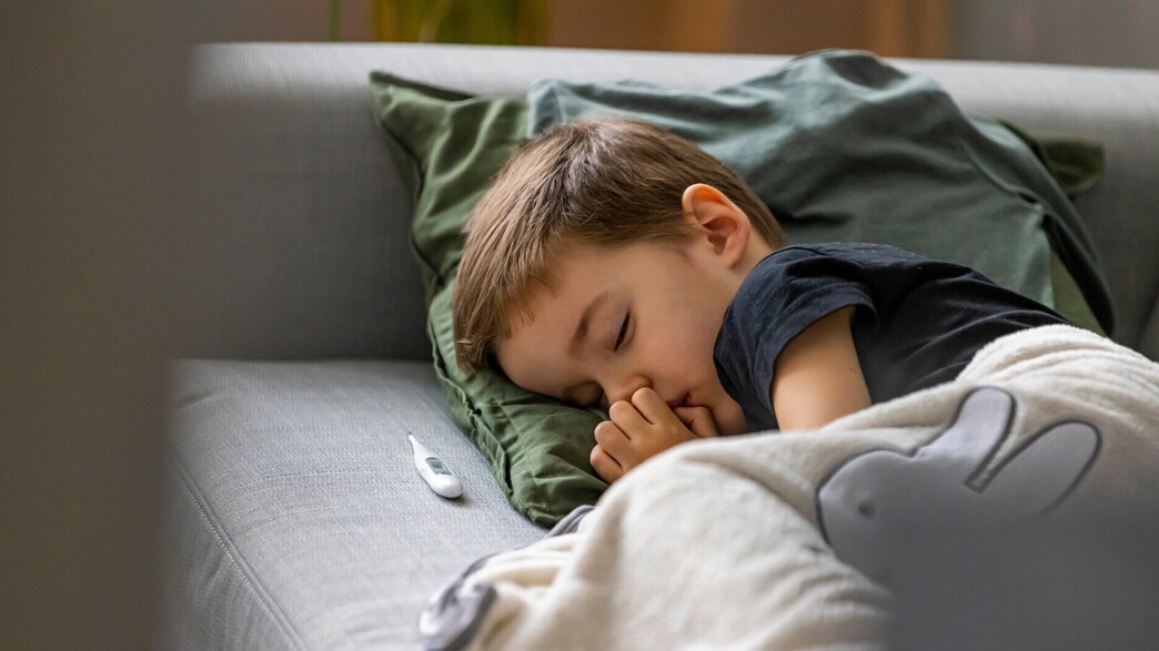 ילד ישן, חולה (צילום: Dragana Gordic, shutterstock)