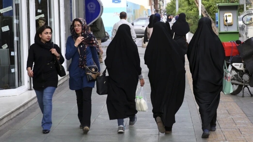 הבת, האם והמשטר: הסיפור שמגלה עד כמה איראן מפחדת מהנשים שלה