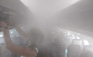 אדים במטוס (צילום: אבי בר שלום | קבוצת אוהבי התעופה בפייסבוק)