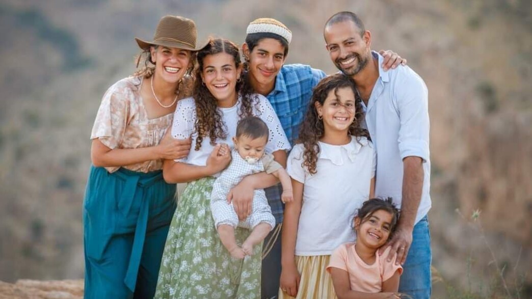 משפחתו של אלראי קאפח, הפצוע קשה בפיגוע בתקוע