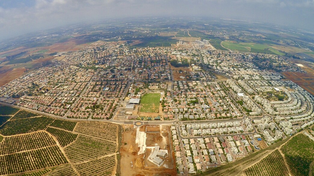 כפר יונה מהאוויר (צילום: Eyalasaf)