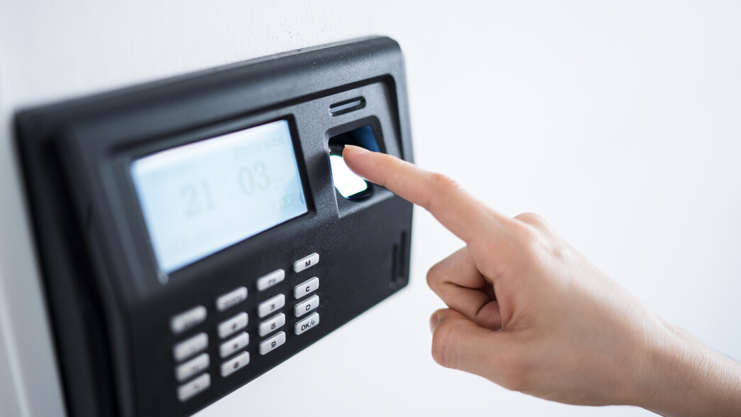 טביעת אצבע במקום העבודה