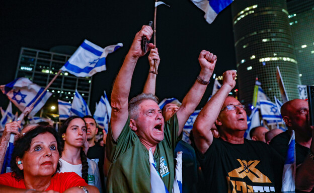 הפגנה בתל אביב (צילום: מירים אליסטר, פלאש 90)