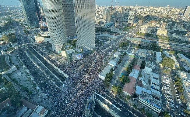 הפגנות של תומכי הרפורמה המשפטית בקפלן, תל אביב (צילום: בתיה שרעבי/TPS)