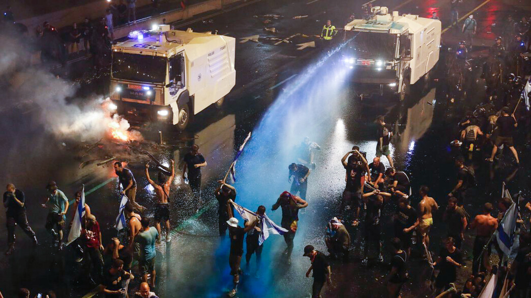 פינוי מפגינים על כביש איילון פינוי מפגינים על כביש איילון