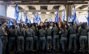 שוטרים מאבטחים הפגנה נגד המהפכה המשפטית (צילום: חיים גולדברג, פלאש 90)