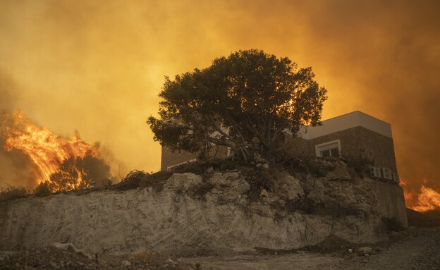 שריפות ביוון (צילום: AP)