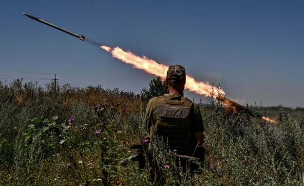 לוחמי צבא אוקראינה במתקפת הנגד (צילום: רויטרס)