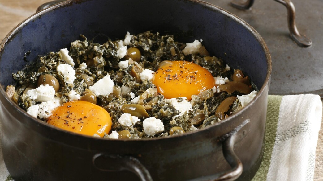 שקשוקה תרד עם זיתים וגבינת פטה