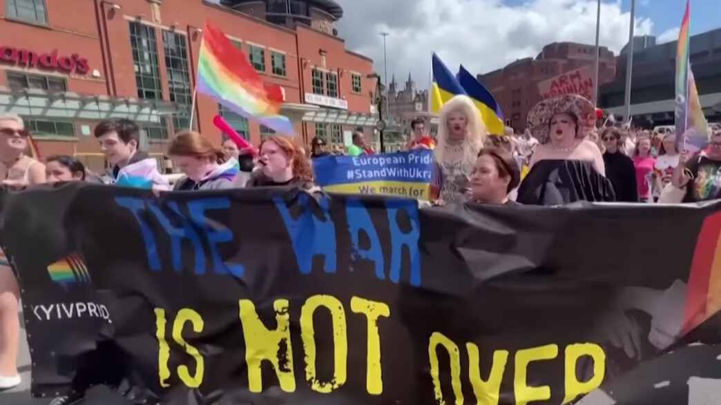 מצעד הגאווה בליברפול  (צילום: Guardian News
, Youtube)