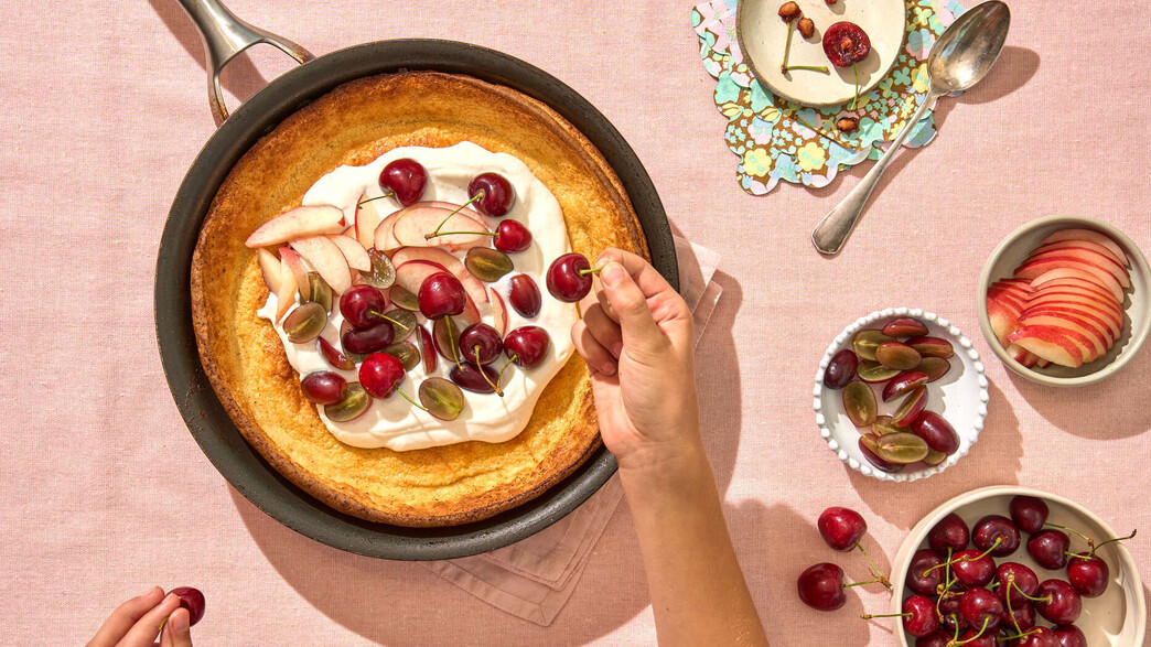 דאץ' בייבי - פנקייק ענק עם קרם ריקוטה ופירות