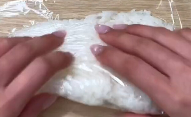 ככה מקפיאים אורז (וידאו AVI: צילום מסך מטיקטוק)