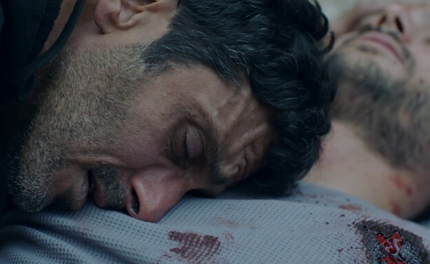 מאור עזרא רוצח את יואב קשתי (צילום: מתוך "השוטרים", קשת 12)